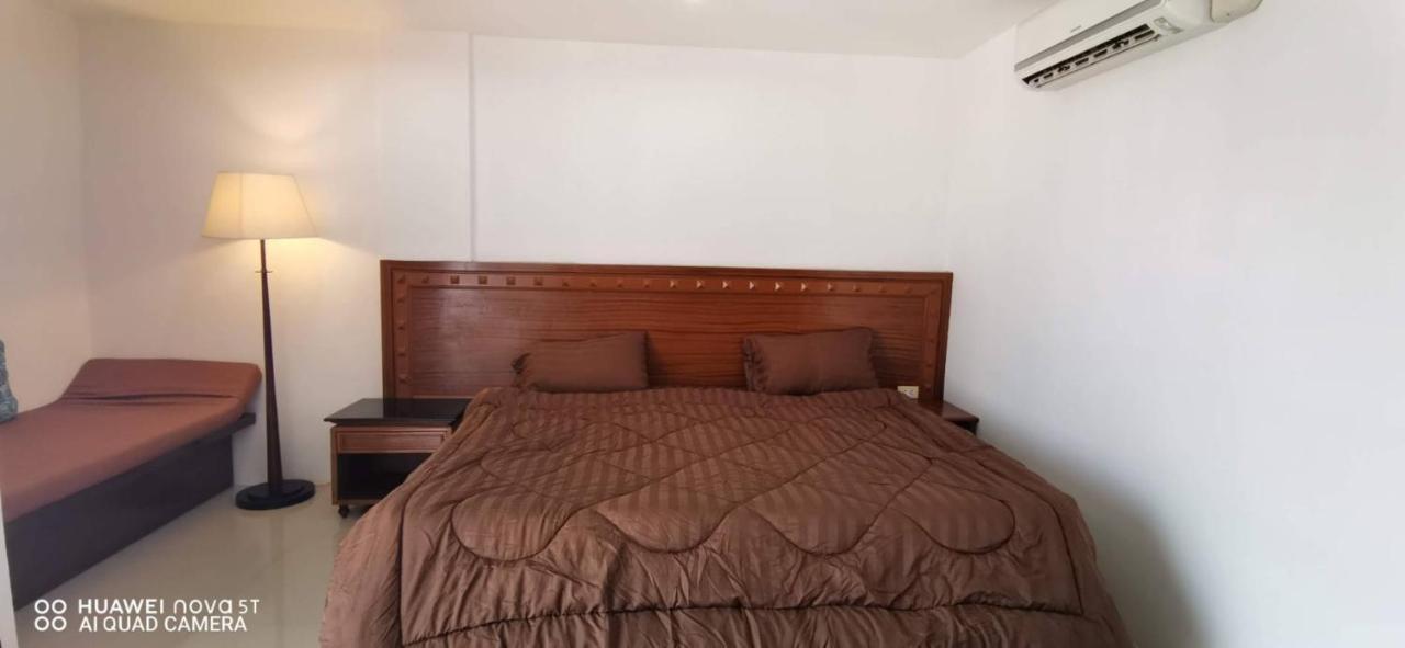 Sure Guesthouse Pantai Kamala Bagian luar foto