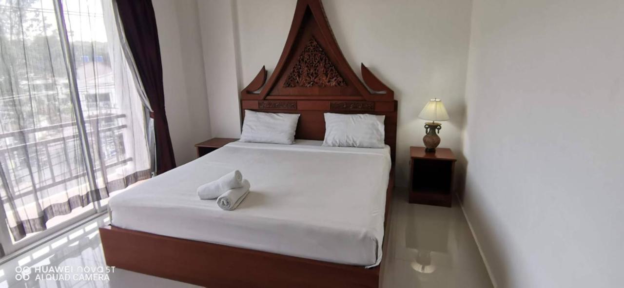Sure Guesthouse Pantai Kamala Bagian luar foto