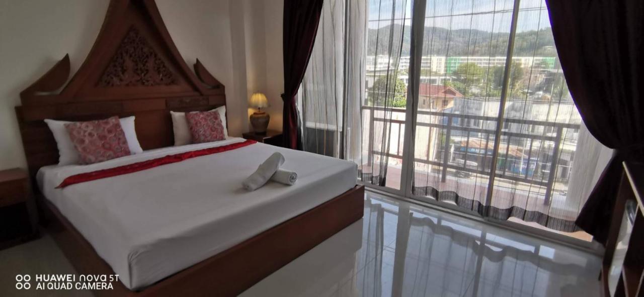 Sure Guesthouse Pantai Kamala Bagian luar foto