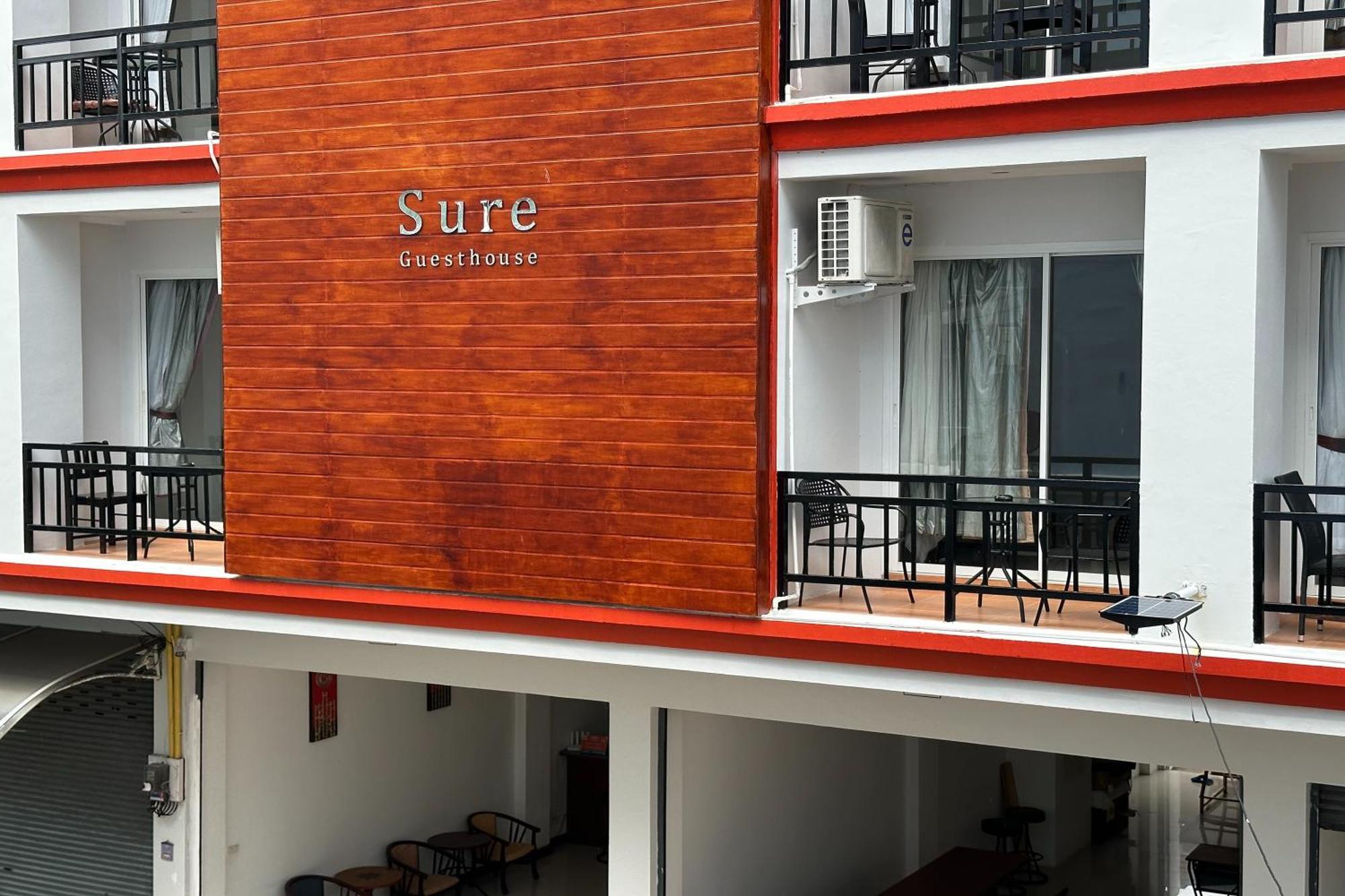 Sure Guesthouse Pantai Kamala Bagian luar foto