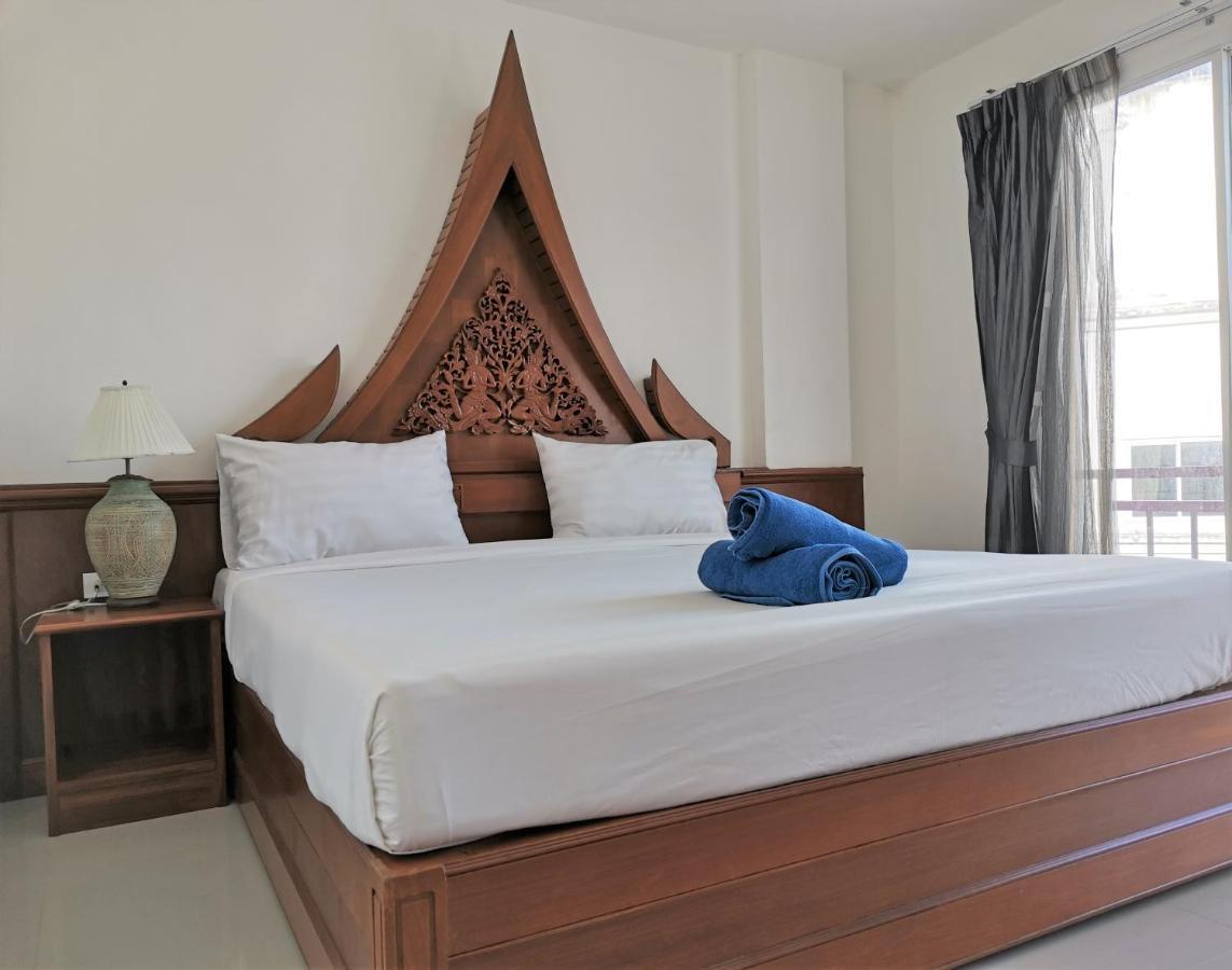 Sure Guesthouse Pantai Kamala Bagian luar foto