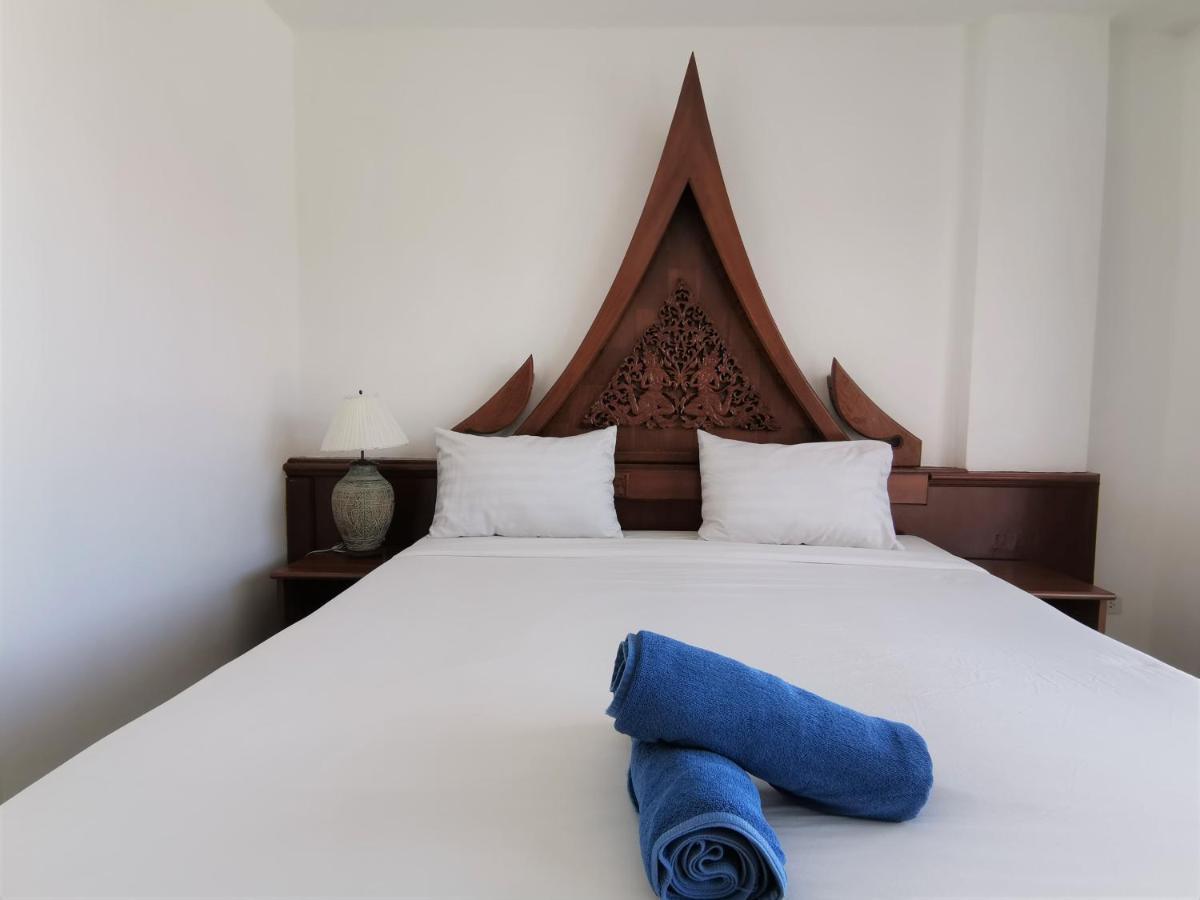 Sure Guesthouse Pantai Kamala Bagian luar foto