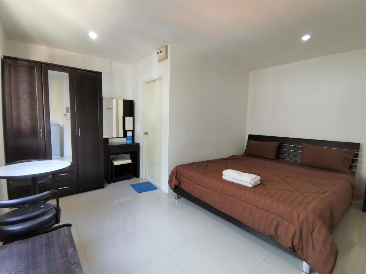 Sure Guesthouse Pantai Kamala Bagian luar foto