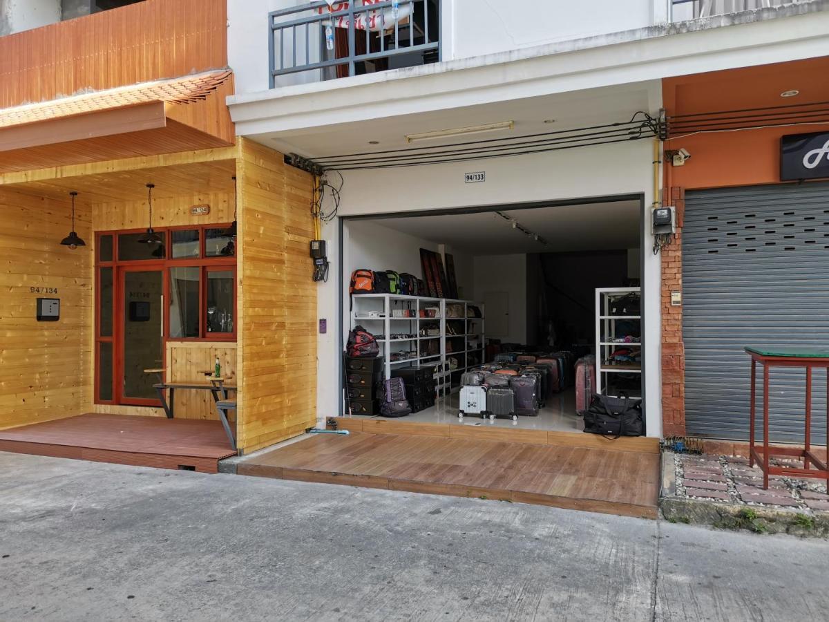 Sure Guesthouse Pantai Kamala Bagian luar foto
