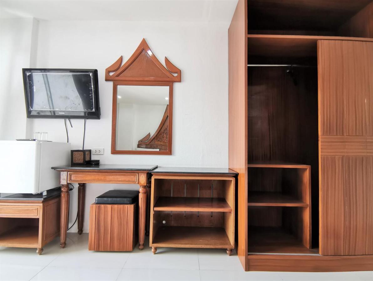 Sure Guesthouse Pantai Kamala Bagian luar foto