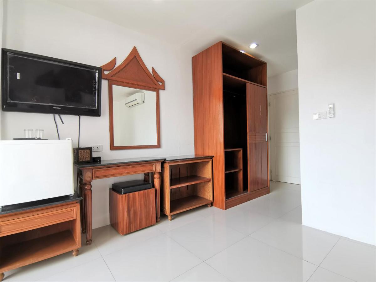 Sure Guesthouse Pantai Kamala Bagian luar foto